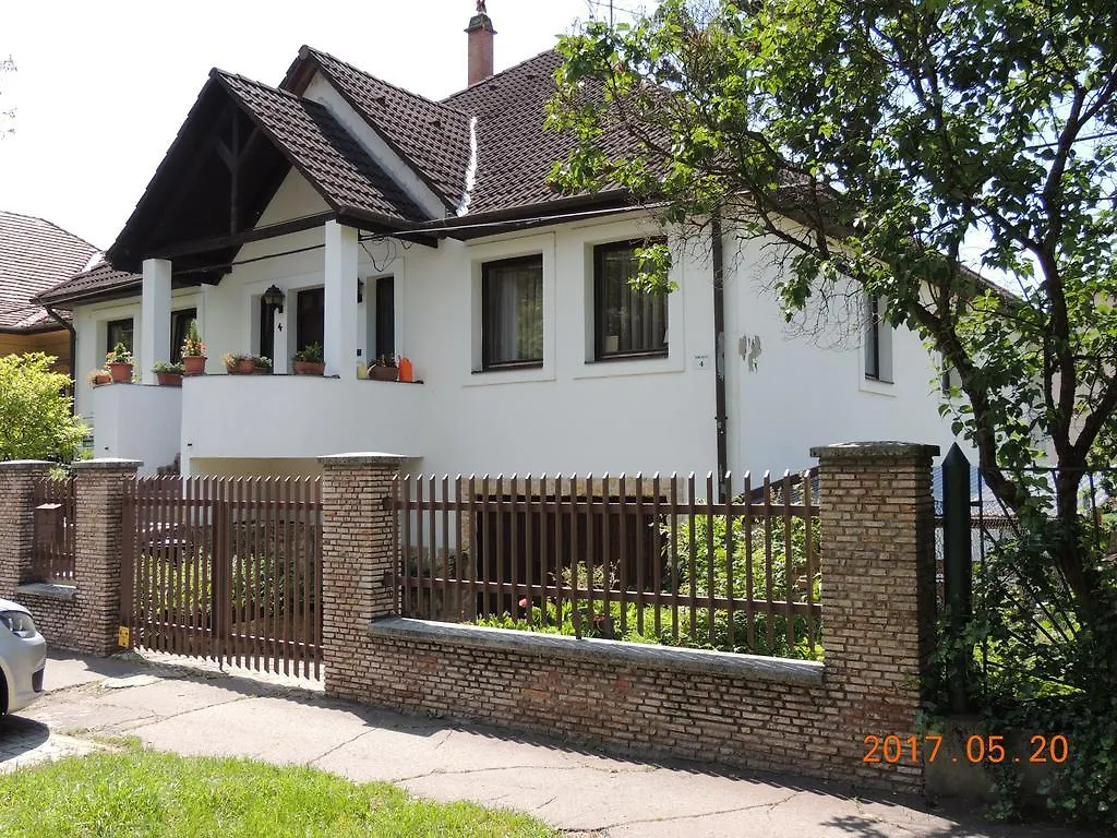 Eszter Apartman Eger Apartament